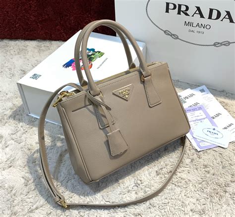 prada bej çanta|prada çanta.